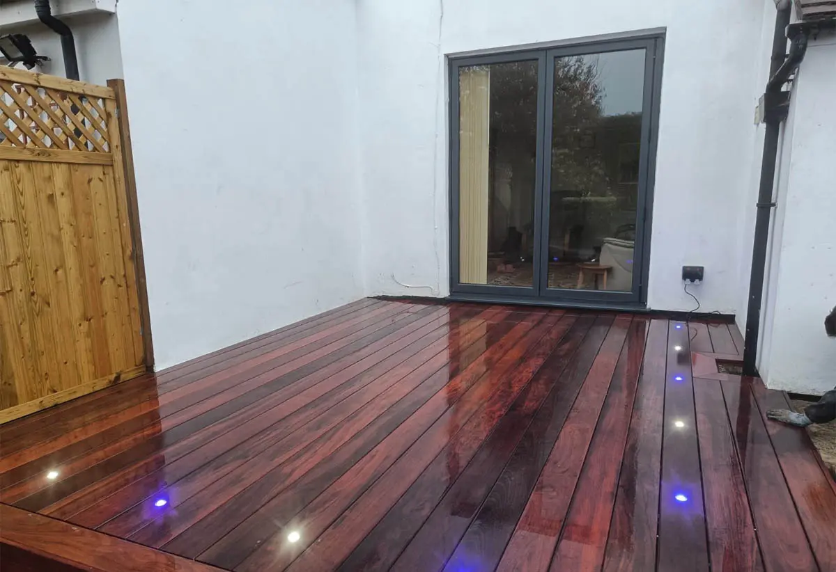 Garden decking with a clean and contemporary finish - Daniel & Son Landscaping