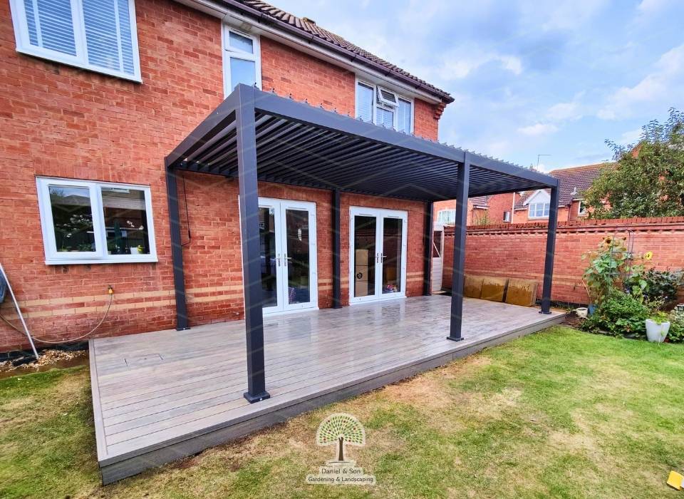 aluminium pergola in Venetian-style roof